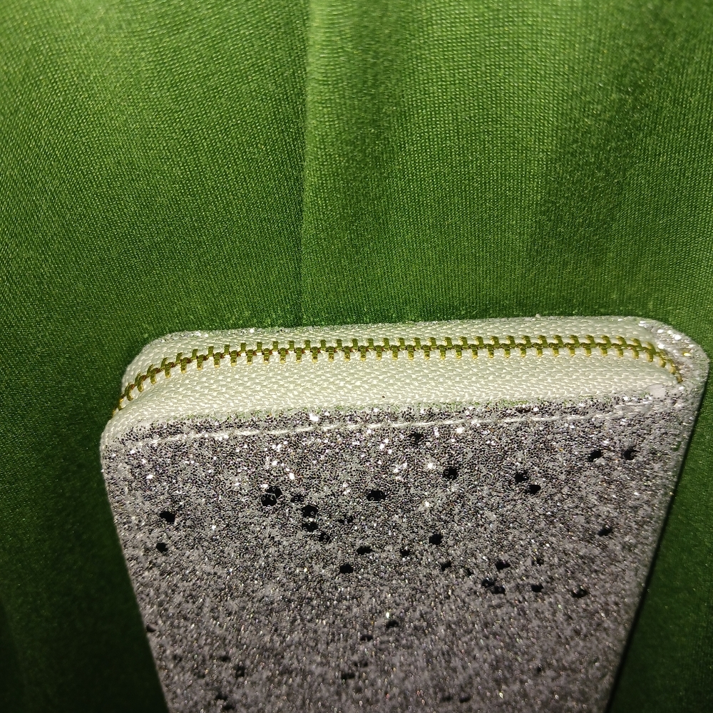 Sparkling Wallet - Picture 2 of 11